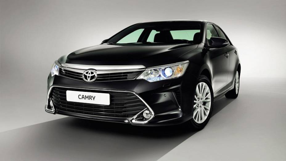 A Toyota aproveita o Salão de Moscou para apresentar o modelo 2015 do Camry global | <a href="https://preprod.quatrorodas.abril.com.br/noticias/fabricantes/toyota-mostra-camry-2015-global-moscou-797983.shtml" rel="migration">Leia mais</a>