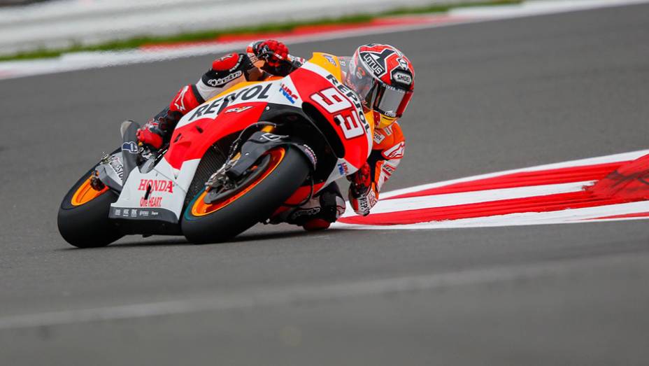 Marc Marquez foi o mais rápido da sexta-feira em Silverstone na MotoGP | <a href="https://preprod.quatrorodas.abril.com.br/moto/noticias/motogp-marquez-lidera-sexta-feira-silverstone-798313.shtml" rel="migration">Leia mais</a>