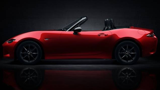 Utilizando uma nova plataforma (de tração traseira), o novo MX-5 Miata é 10,5 centímetros mais curto, 2 cm mais baixo e 1 cm mais largo | <a href="https://preprod.quatrorodas.abril.com.br/noticias/fabricantes/mazda-lanca-mx-5-miata-2016-798858.shtml" rel="migration">Leia mais</a> Utilizando uma nova plataforma (de tração traseira), o novo MX-5 Miata é 10,5 centímetros mais curto, 2 cm mais baixo e 1 cm mais largo | <a href="https://preprod.quatrorodas.abril.com.br/noticias/fabricantes/mazda-lanca-mx-5-miata-2016-798858.shtml" rel="migration">Leia mais</a>