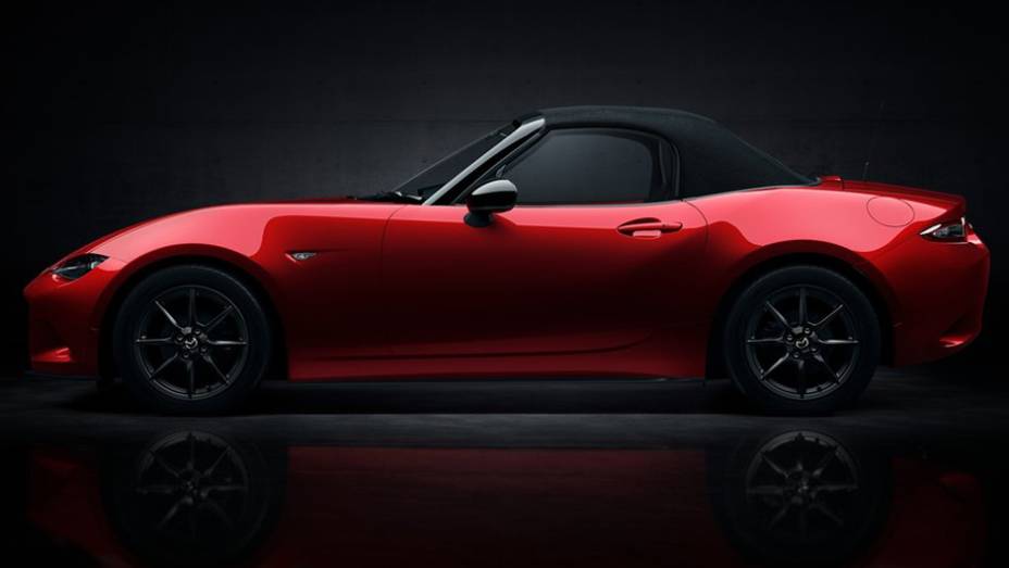 Em termos de balan&ccedil;o, de acordo com os engenheiros, a distribui&ccedil;&atilde;o de peso &eacute; 50:50 | <a href="https://preprod.quatrorodas.abril.com.br/noticias/fabricantes/mazda-lanca-mx-5-miata-2016-798858.shtml" rel="migration">Leia mais</a>