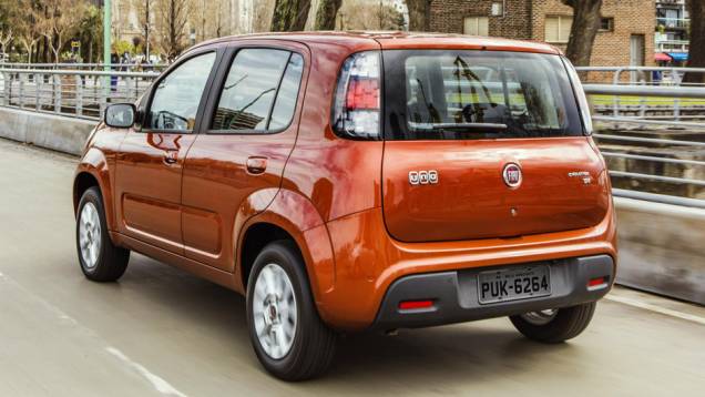 O hatch chega às concessionárias por R$ 30.990 iniciais | <a href="https://preprod.quatrorodas.abril.com.br/carros/lancamentos/fiat-novo-uno-2015-798881.shtml" rel="migration">Leia mais</a> O hatch chega às concessionárias por R$ 30.990 iniciais | <a href="https://preprod.quatrorodas.abril.com.br/carros/lancamentos/fiat-novo-uno-2015-798881.shtml" rel="migration">Leia mais</a>
