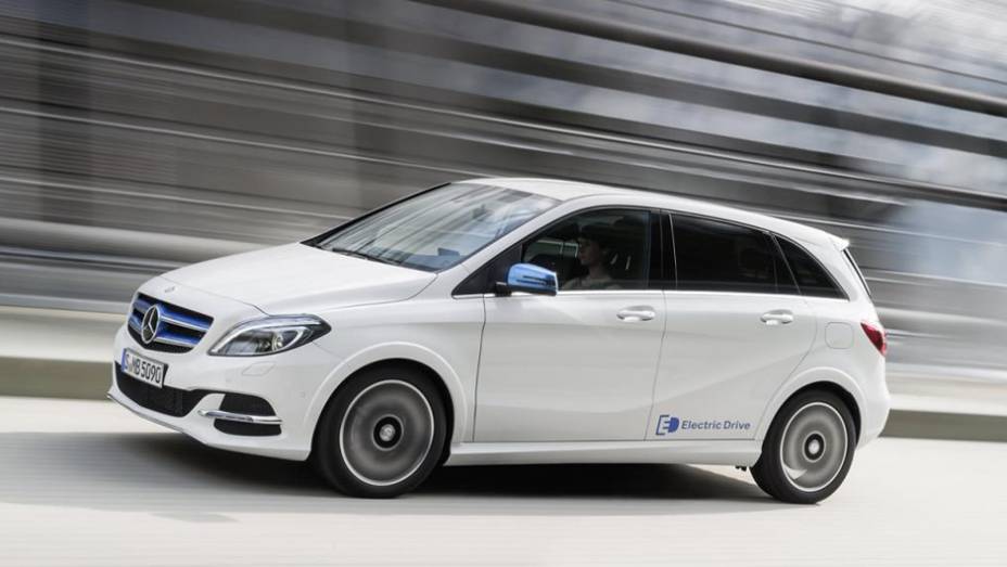 Está disponível uma versão Electric Drive, com motor elétrico de 177 cv e autonomia de 137 quilômetros | <a href="https://preprod.quatrorodas.abril.com.br/noticias/saloes/paris-2014/mercedes-benz-atualiza-classe-b-799644.shtml" rel="migration">Leia mais</a>