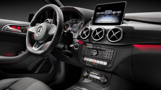São quatro versões movidas a gasolina, oferecendo entre 120 e 208 cv de potência | <a href="https://preprod.quatrorodas.abril.com.br/noticias/saloes/paris-2014/mercedes-benz-atualiza-classe-b-799644.shtml" rel="migration">Leia mais</a> São quatro versões movidas a gasolina, oferecendo entre 120 e 208 cv de potência | <a href="https://preprod.quatrorodas.abril.com.br/noticias/saloes/paris-2014/mercedes-benz-atualiza-classe-b-799644.shtml" rel="migration">Leia mais</a>