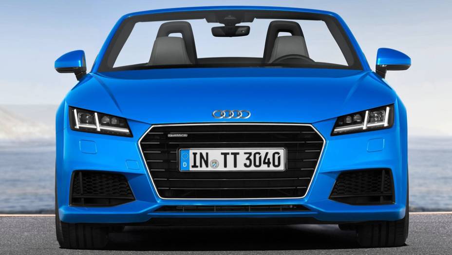 Para o TT, est&atilde;o dispon&iacute;veis os blocos 2.0 TDI (a diesel) e 2.0 TFSI (a gasolina) | <a href="https://preprod.quatrorodas.abril.com.br/noticias/saloes/paris-2014/audi-exibe-tt-tts-roadster-802308.shtml" rel="migration">Leia mais</a>