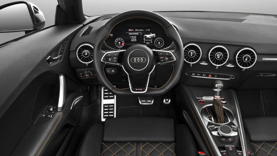 Outras caracter&iacute;sticas do roadster s&atilde;o as rodas de liga-leve de 17 (TT) ou 18 polegadas (TTS), controle eletr&ocirc;nico de estabilidade, far&oacute;is de xen&ocirc;nio e sistema de &aacute;udio MMI | <a href="https://preprod.quatrorodas.abril.com.br/noticias/saloes/paris-2014/audi-exibe-t" rel="migration"></a>