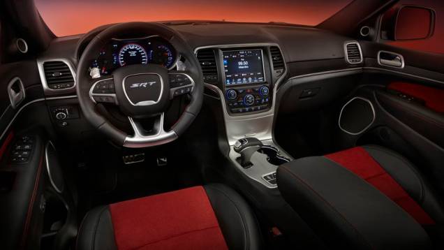 Em relação à frenagem, o carro sai dos 100 km/h até a parada total em 35 metros | <a href="https://preprod.quatrorodas.abril.com.br/noticias/saloes/paris-2014/jeep-leva-grand-cherokee-srt-red-vapor-europa-803613.shtml" rel="migration">Leia mais</a> Em relação à frenagem, o carro sai dos 100 km/h até a parada total em 35 metros | <a href="https://preprod.quatrorodas.abril.com.br/noticias/saloes/paris-2014/jeep-leva-grand-cherokee-srt-red-vapor-europa-803613.shtml" rel="migration">Leia mais</a>