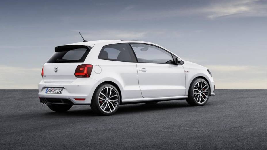 Na parte mecânica, um novo motor 1.8 de quatro cilindros é utilizado | <a href="https://preprod.quatrorodas.abril.com.br/noticias/saloes/paris-2014/polo-gti-reestilizado-ganha-mais-potencia-800463.shtml" rel="migration">Leia mais</a>