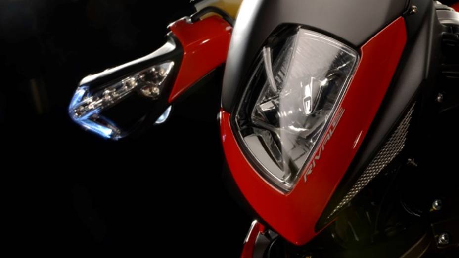 A naked será disponibilizada nas concessionárias do país por R$ 55,5 mil | <a href="https://preprod.quatrorodas.abril.com.br/moto/noticias/mv-agusta-rivale-800-chega-r-55-5-mil-805118.shtml" rel="migration">Leia mais</a>