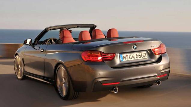 A versão 435i tem um motor 3.0 de seis cilindros em linha, com 300 cv | <a href="https://preprod.quatrorodas.abril.com.br/noticias/fabricantes/bmw-lanca-serie-4-conversivel-756972.shtml" rel="migration">Leia mais</a> A versão 435i tem um motor 3.0 de seis cilindros em linha, com 300 cv | <a href="https://preprod.quatrorodas.abril.com.br/noticias/fabricantes/bmw-lanca-serie-4-conversivel-756972.shtml" rel="migration">Leia mais</a>