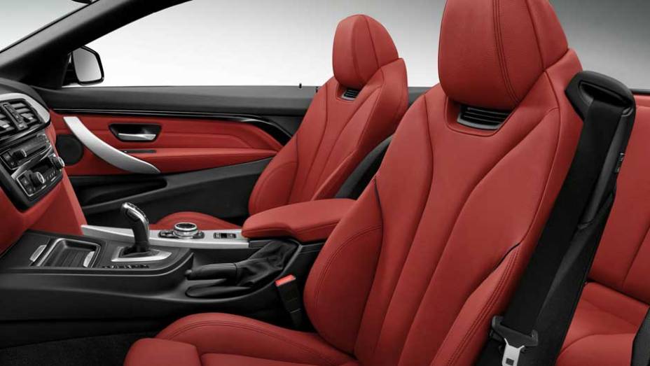 Note a saída de ar na altura do pescoço: ela serve para manter os pescoços dos passageiros aquecidos mesmo em dias frios | <a href="https://preprod.quatrorodas.abril.com.br/noticias/fabricantes/bmw-lanca-serie-4-conversivel-756972.shtml" rel="migration">Leia mais</a>