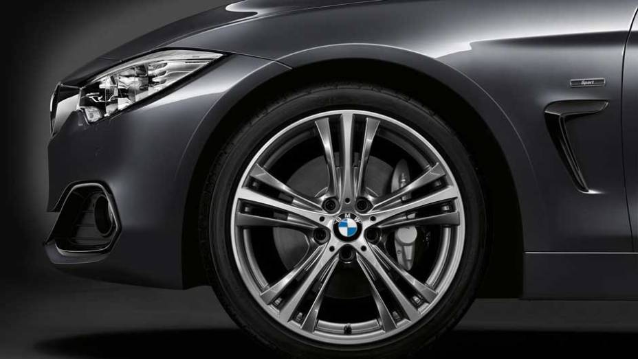 O modelo será apresentado oficialmente no Salão de Los Angeles, em novembro | <a href="https://preprod.quatrorodas.abril.com.br/noticias/fabricantes/bmw-lanca-serie-4-conversivel-756972.shtml" rel="migration">Leia mais</a>