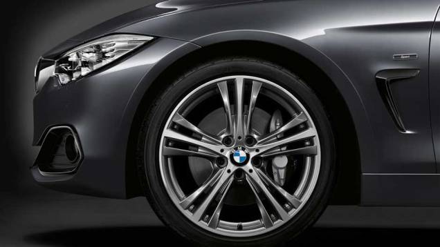 O modelo será apresentado oficialmente no Salão de Los Angeles, em novembro | <a href="https://preprod.quatrorodas.abril.com.br/noticias/fabricantes/bmw-lanca-serie-4-conversivel-756972.shtml" rel="migration">Leia mais</a> O modelo será apresentado oficialmente no Salão de Los Angeles, em novembro | <a href="https://preprod.quatrorodas.abril.com.br/noticias/fabricantes/bmw-lanca-serie-4-conversivel-756972.shtml" rel="migration">Leia mais</a>