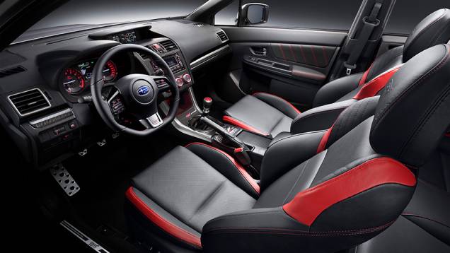 O volante com base achatada traz comandos para troca de marchas e controle de áudio e Bluetooth | <a href="https://preprod.quatrorodas.abril.com.br/noticias/fabricantes/subaru-apresenta-wrx-salao-automovel-806204.shtml" rel="migration">Leia mais</a> O volante com base achatada traz comandos para troca de marchas e controle de áudio e Bluetooth | <a href="https://preprod.quatrorodas.abril.com.br/noticias/fabricantes/subaru-apresenta-wrx-salao-automovel-806204.shtml" rel="migration">Leia mais</a>