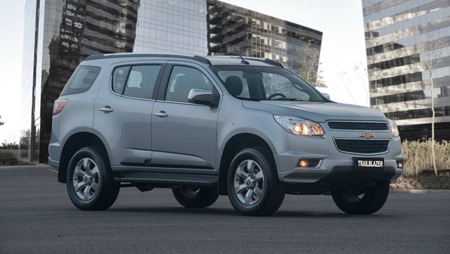 SUV chega como motor 3.6 com injeção direta e oferece 277 cv | <a href="https://preprod.quatrorodas.abril.com.br/noticias/fabricantes/gm-revela-novo-trailblazer-806837.shtml" rel="migration">Leia mais</a>