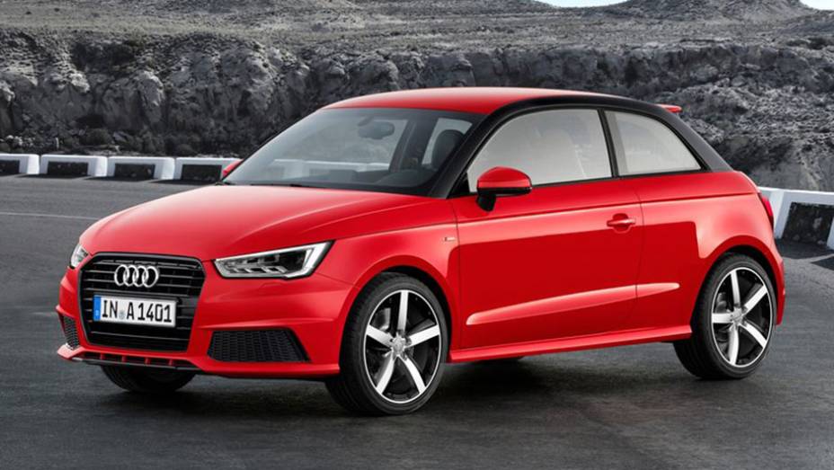 Modelo recebeu nova grade e faróis redesenhados | <a href="https://preprod.quatrorodas.abril.com.br/noticias/fabricantes/audi-revela-facelift-a1-2015-813957.shtml" target="_blank" rel="migration">Leia mais</a>