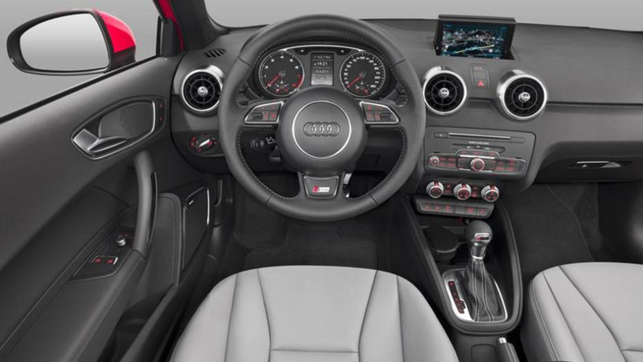 Por dentro o A1 conta com novas opções de personalização | <a href="https://preprod.quatrorodas.abril.com.br/noticias/fabricantes/audi-revela-facelift-a1-2015-813957.shtml" target="_blank" rel="migration">Leia mais</a>