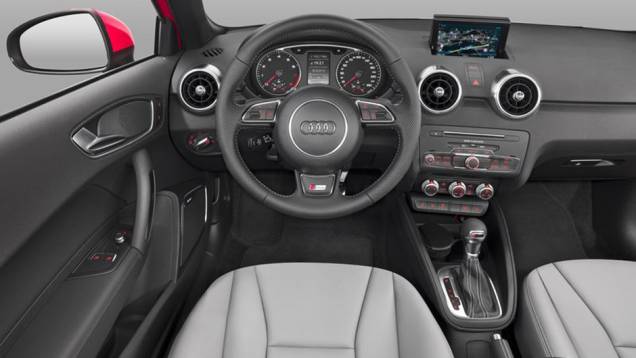 Por dentro o A1 conta com novas opções de personalização | <a href="https://preprod.quatrorodas.abril.com.br/noticias/fabricantes/audi-revela-facelift-a1-2015-813957.shtml" target="_blank" rel="migration">Leia mais</a> Por dentro o A1 conta com novas opções de personalização | <a href="https://preprod.quatrorodas.abril.com.br/noticias/fabricantes/audi-revela-facelift-a1-2015-813957.shtml" target="_blank" rel="migration">Leia mais</a>