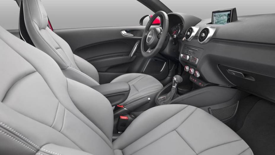 Sistema MMI agora oferece conex&atilde;o sem-fio | <a href="https://preprod.quatrorodas.abril.com.br/noticias/fabricantes/audi-revela-facelift-a1-2015-813957.shtml" target="_blank" rel="migration">Leia mais</a>
