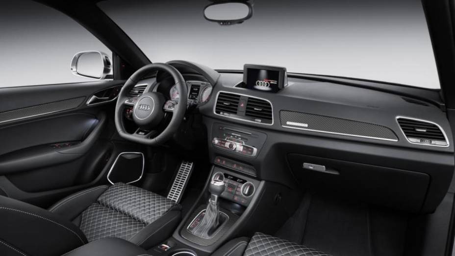 A chegada no novo Q3 &agrave;s concession&aacute;rias europeias est&aacute; prevista para fevereiro de 2015, com pre&ccedil;o inicial de 29.600 euros | <a href="https://preprod.quatrorodas.abril.com.br/noticias/fabricantes/audi-apresenta-q3-2015-810386.shtml/" rel="migration">Leia Mais</a>