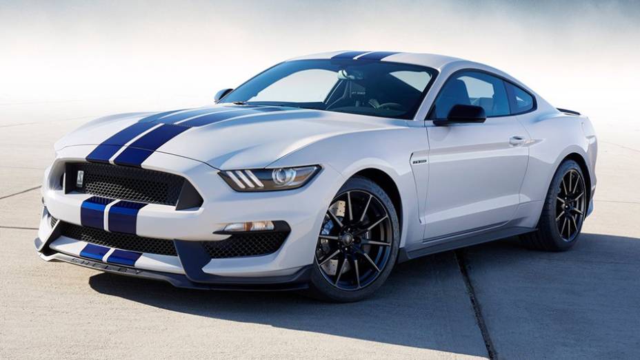 A Ford apresentou o Shelby GT350 Mustang | <a href="https://preprod.quatrorodas.abril.com.br/noticias/fabricantes/ford-mostra-shelby-gt350-mustang-815356.shtml" rel="migration">Leia mais</a>