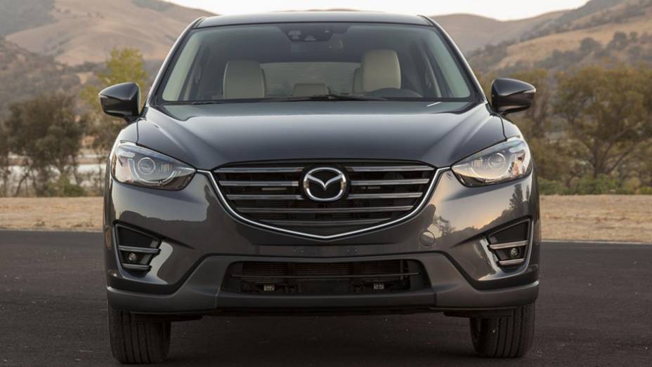 Por fora, as modifica&ccedil;&otilde;es s&atilde;o mais modestas, com a introdu&ccedil;&atilde;o de uma nova grade frontal e de far&oacute;is reestilizado... | <a href="https://preprod.quatrorodas.abril.com.br/noticias/saloes/losangeles-2014/mazda-cx-5-apresentado-816243.shtml" rel="migration">Leia mais</a>