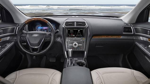 Por dentro, os materiais utilizados no revestimento são de qualidade superior aos do modelo atual | <a href="https://preprod.quatrorodas.abril.com.br/noticias/saloes/losangeles-2014/ford-mostra-facelift-explorer-816142.shtml" rel="migration">Leia mais</a> Por dentro, os materiais utilizados no revestimento são de qualidade superior aos do modelo atual | <a href="https://preprod.quatrorodas.abril.com.br/noticias/saloes/losangeles-2014/ford-mostra-facelift-explorer-816142.shtml" rel="migration">Leia mais</a>