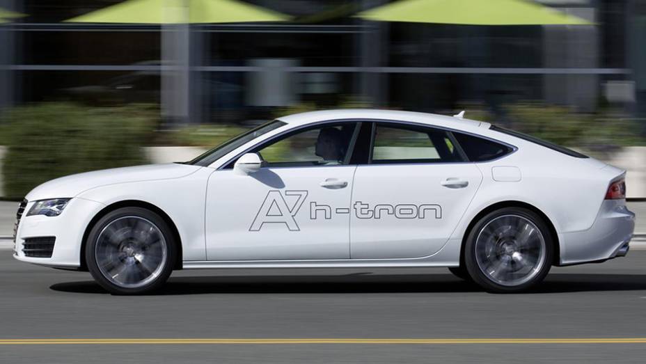 Trata-se de um prot&oacute;tipo que mescla duas tecnologias "verdes": a dos motores el&eacute;tricos e a da c&eacute;lula de combust&iacute;vel a hidrog&ecirc;nio | <a href="https://preprod.quatrorodas.abril.com.br/noticias/saloes/losangeles-2014/audi-oficializa-a7-h-tron-quattro-concept-816155.sht" rel="migration"></a>