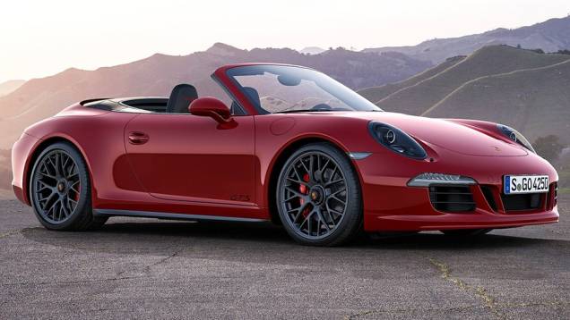 A versão está disponível para as carrocerias cupê e conversível | <a href="https://preprod.quatrorodas.abril.com.br/noticias/saloes/losangeles-2014/porsche-exibe-911-gts-los-angeles-816517.shtml" rel="migration">Leia mais</a> A versão está disponível para as carrocerias cupê e conversível | <a href="https://preprod.quatrorodas.abril.com.br/noticias/saloes/losangeles-2014/porsche-exibe-911-gts-los-angeles-816517.shtml" rel="migration">Leia mais</a>