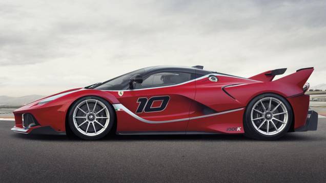 O superesportivo é uma evolução da LaFerrari, e apresenta o famoso sistema de recuperação de energia cinética | <a href="https://preprod.quatrorodas.abril.com.br/noticias/fabricantes/ferrari-revela-especificacoes-nova-ferrari-fxx-819081.shtml" rel="migration">Leia mais</a> O superesportivo é uma evolução da LaFerrari, e apresenta o famoso sistema de recuperação de energia cinética | <a href="https://preprod.quatrorodas.abril.com.br/noticias/fabricantes/ferrari-revela-especificacoes-nova-ferrari-fxx-819081.shtml" rel="migration">Leia mais</a>