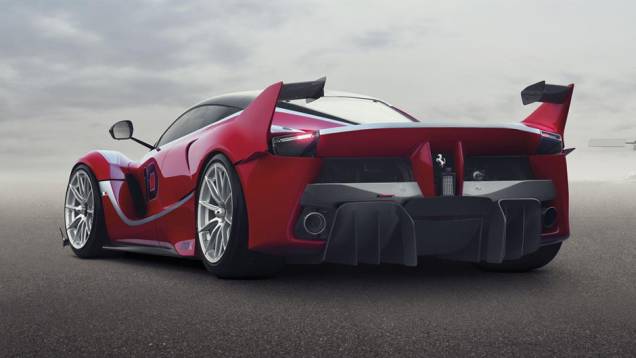 Basicamente, por conta do motor a combustão V12 6.2 de 847 cv, enquanto o motor elétrico complementa os outros 188 cv | <a href="https://preprod.quatrorodas.abril.com.br/noticias/fabricantes/ferrari-revela-especificacoes-nova-ferrari-fxx-819081.shtml" rel="migration">Leia mais</a> Basicamente, por conta do motor a combustão V12 6.2 de 847 cv, enquanto o motor elétrico complementa os outros 188 cv | <a href="https://preprod.quatrorodas.abril.com.br/noticias/fabricantes/ferrari-revela-especificacoes-nova-ferrari-fxx-819081.shtml" rel="migration">Leia mais</a>