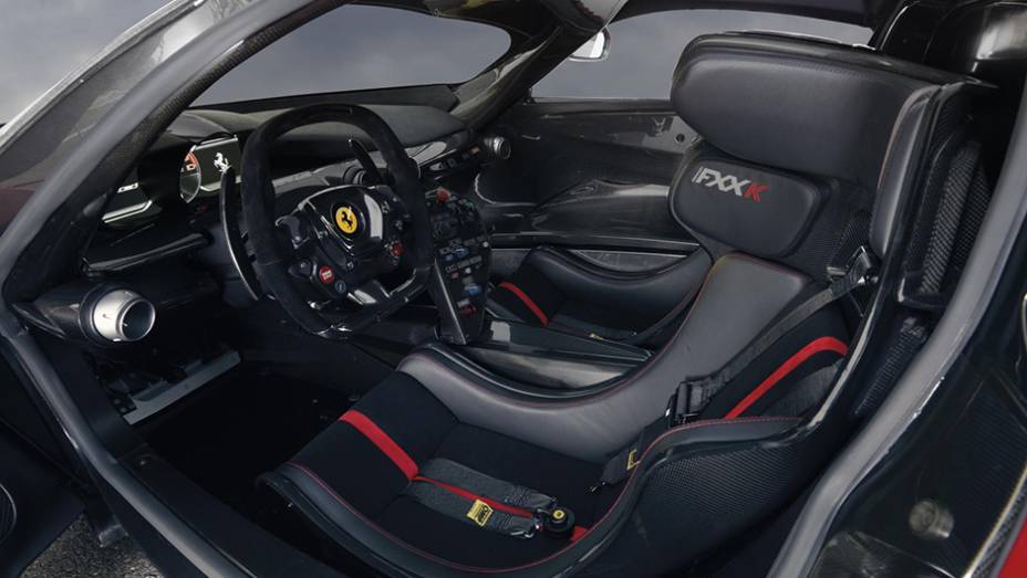 Já o torque máximo é de 91,77 mkgf | <a href="https://preprod.quatrorodas.abril.com.br/noticias/fabricantes/ferrari-revela-especificacoes-nova-ferrari-fxx-819081.shtml" rel="migration">Leia mais</a>