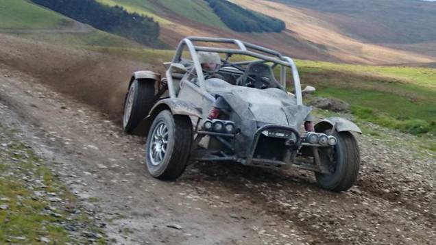 Assim, o carro acelera de 0 a 96 km/h em 3,4 segundos, alcançando a velocidade máxima de 201 km/h | <a href="https://preprod.quatrorodas.abril.com.br/noticias/fabricantes/ariel-nomad-revelado-822660.shtml" rel="migration">Leia mais</a> Assim, o carro acelera de 0 a 96 km/h em 3,4 segundos, alcançando a velocidade máxima de 201 km/h | <a href="https://preprod.quatrorodas.abril.com.br/noticias/fabricantes/ariel-nomad-revelado-822660.shtml" rel="migration">Leia mais</a>