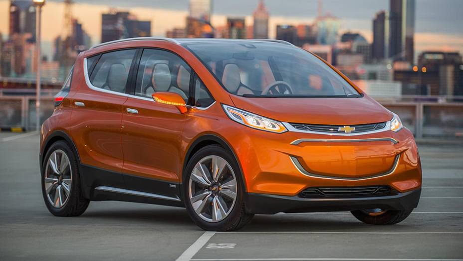 O Bolt EV é constituído de materiais leves, como alumínio, fibra de carbono, magnésio e, até mesmo, tecido | <a href="https://preprod.quatrorodas.abril.com.br/noticias/saloes/detroit-2015/chevrolet-surpreende-bolt-ev-concept-824540.shtml" rel="migration">Leia mais</a>