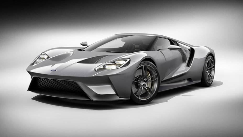 O modelo funciona como prévia de uma versão de produção do esportivo cujo lançamento está previsto para o próximo ano | <a href="https://preprod.quatrorodas.abril.com.br/noticias/saloes/detroit-2015/ford-gt-concept-mostrado-detroit-824580.shtml" rel="migration">Leia mais</a>