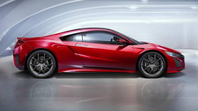 O superesportivo, de acordo com informações fornecidas pela Honda, poderá chegar ao mercado brasileiro em 2016. Nos EUA, sairá por mais de US$ 150 mil | <a href="https://preprod.quatrorodas.abril.com.br/noticias/saloes/detroit-2015/acura-oficializa-nsx-modelo-pode-" rel="migration"></a> O superesportivo, de acordo com informações fornecidas pela Honda, poderá chegar ao mercado brasileiro em 2016. Nos EUA, sairá por mais de US$ 150 mil | <a href="https://preprod.quatrorodas.abril.com.br/noticias/saloes/detroit-2015/acura-oficializa-nsx-modelo-pode-" rel="migration"></a>
