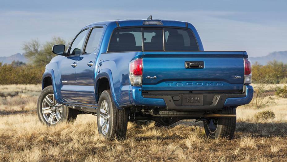 Duas opções de motorização serão oferecidas na Tacoma 2016: 2.7 de quatro cilindros e 3.5 V6 (ciclo de Atkinson) | <a href="https://preprod.quatrorodas.abril.com.br/noticias/saloes/detroit-2015/toyota-desvenda-tacoma-2016-825020.shtml" rel="migration">Leia mais</a> Duas opções de motorização serão oferecidas na Tacoma 2016: 2.7 de quatro cilindros e 3.5 V6 (ciclo de Atkinson) | <a href="https://preprod.quatrorodas.abril.com.br/noticias/saloes/detroit-2015/toyota-desvenda-tacoma-2016-825020.shtml" rel="migration">Leia mais</a>