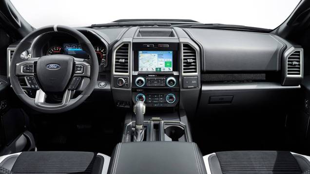 De acordo com a Ford, a picape F-150 Raptor, cujos preços não foram definidos, deve chegar ao mercado apenas em 2016 | <a href="https://preprod.quatrorodas.abril.com.br/noticias/saloes/detroit-2015/ford-revela-picape-f-150-raptor-2017-825040.shtml" rel="migration">Leia mais</a> De acordo com a Ford, a picape F-150 Raptor, cujos preços não foram definidos, deve chegar ao mercado apenas em 2016 | <a href="https://preprod.quatrorodas.abril.com.br/noticias/saloes/detroit-2015/ford-revela-picape-f-150-raptor-2017-825040.shtml" rel="migration">Leia mais</a>