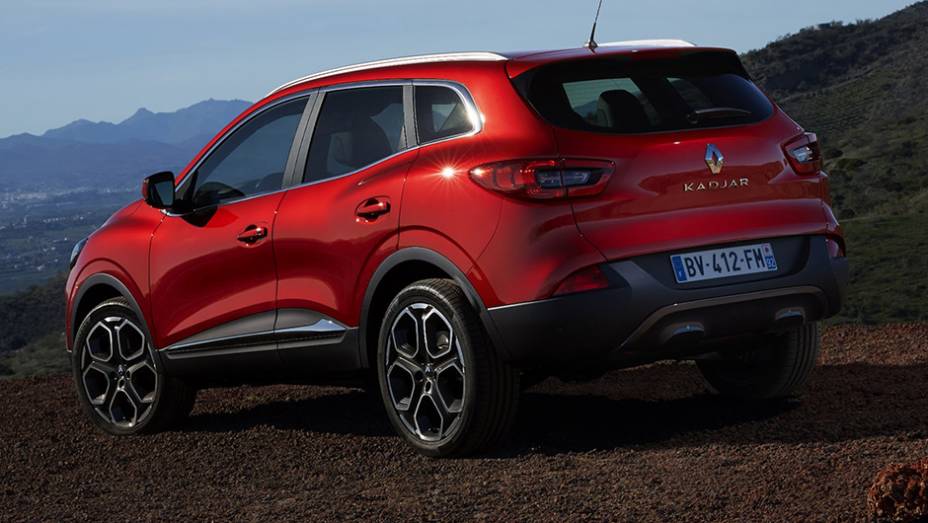 No entanto, outros detalhes já são conhecidos, inclusive o compartilhamento de diversos componentes dele com o Nissan Qashqai | <a href="https://preprod.quatrorodas.abril.com.br/noticias/saloes/genebra-2015/renault-kadjar-revelado-831000.shtml" rel="migration">Leia mais</a>