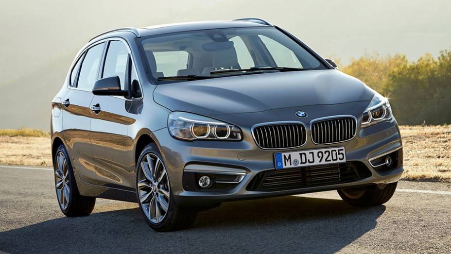 BMW Série 2 Active Tourer | <a href="https://preprod.quatrorodas.abril.com.br/noticias/mercado/finalistas-2015-premio-carro-mundial-ano-sao-revelados-834088.shtml" rel="migration">Leia mais</a>