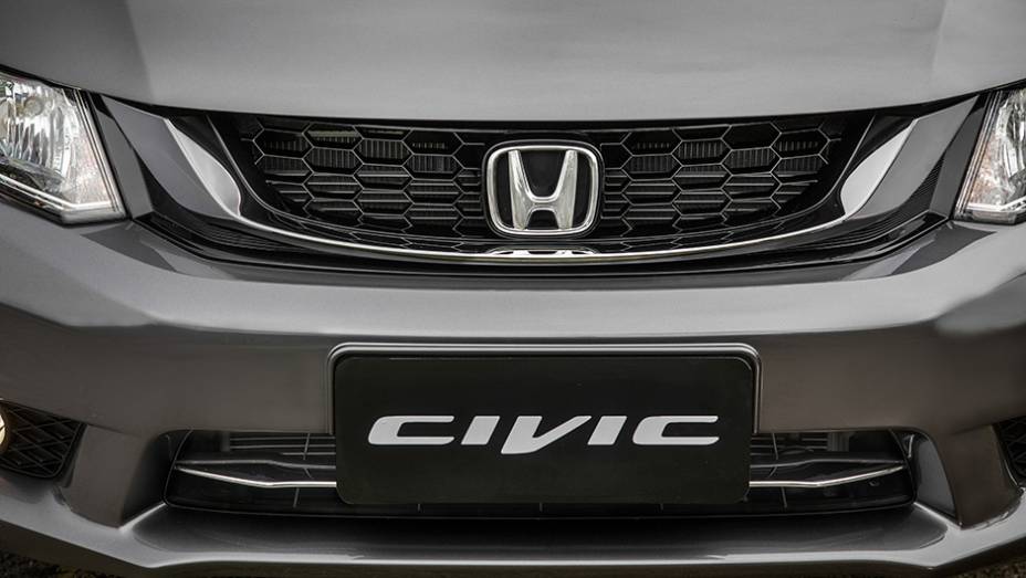 A nova topo de linha chega ao mercado brasileiro por R$ 88.400 | <a href="https://preprod.quatrorodas.abril.com.br/noticias/fabricantes/honda-lanca-linha-2016-civic-r-70-900-835240.shtml" rel="migration">Leia mais</a>