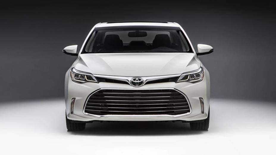 ... grades dianteiras redesenhadas, novas luzes sinalizadoras de direção, entre outros itens | <a href="https://preprod.quatrorodas.abril.com.br/noticias/fabricantes/toyota-avalon-recebe-facelift-836220.shtml" rel="migration">Leia mais</a>