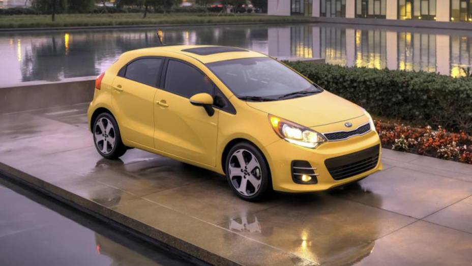 O Kia Rio norte-americano recebeu uma atualiza&ccedil;&atilde;o visual | <a href="https://preprod.quatrorodas.abril.com.br/noticias/fabricantes/kia-rio-rejuvenescido-mostrado-chicago-836142.shtml" rel="migration">Leia mais</a>