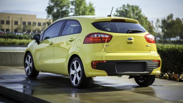 Uma das novidades é a adição de duas cores de carroceria, azul e amarelo (foto) | <a href="https://preprod.quatrorodas.abril.com.br/noticias/fabricantes/kia-rio-rejuvenescido-mostrado-chicago-836142.shtml" rel="migration">Leia mais</a> Uma das novidades é a adição de duas cores de carroceria, azul e amarelo (foto) | <a href="https://preprod.quatrorodas.abril.com.br/noticias/fabricantes/kia-rio-rejuvenescido-mostrado-chicago-836142.shtml" rel="migration">Leia mais</a>