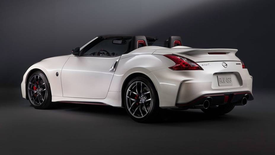 Estão presentes rodas de alumínio forjado de 19 polegadas, revestidas com pneus Michelin | <a href="https://preprod.quatrorodas.abril.com.br/noticias/fabricantes/nissan-cria-versao-nismo-concept-370z-roadster-836560.shtml" rel="migration">Leia mais</a>