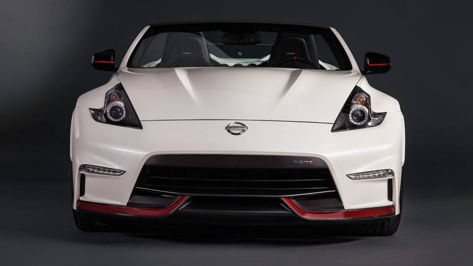 O motor que equipa o o 370Z Roadster NISMO concept é o mesmo das versões convencionais do esportivo | <a href="https://preprod.quatrorodas.abril.com.br/noticias/fabricantes/nissan-cria-versao-nismo-concept-370z-roadster-836560.shtml" rel="migration">Leia mais</a>