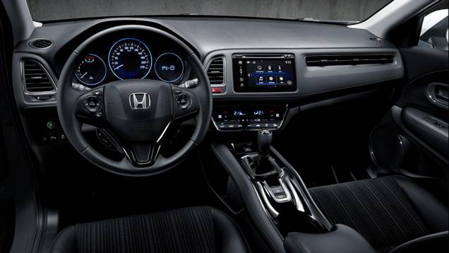 Por dentro, está presente um novo sistema multimídia com tela de sete polegadas | <a href="https://preprod.quatrorodas.abril.com.br/noticias/saloes/genebra-2015/honda-apresenta-versao-europeia-hr-v-837303.shtml" rel="migration">Leia mais</a> Por dentro, está presente um novo sistema multimídia com tela de sete polegadas | <a href="https://preprod.quatrorodas.abril.com.br/noticias/saloes/genebra-2015/honda-apresenta-versao-europeia-hr-v-837303.shtml" rel="migration">Leia mais</a>