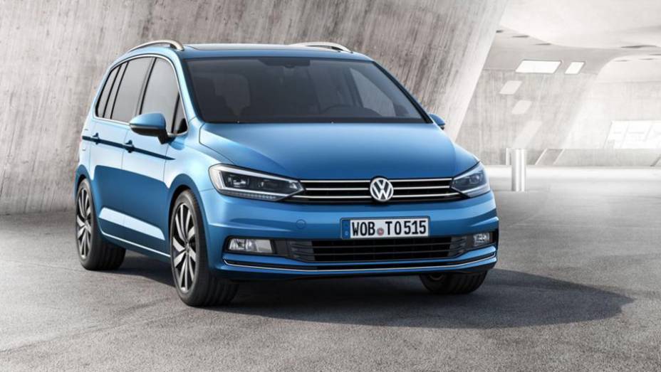 Mais espaço para ocupantes e bagagem: são esses os destaques do novo Volkswagen Touran | <a href="https://preprod.quatrorodas.abril.com.br/noticias/saloes/genebra-2015/volkswagen-revela-nova-geracao-touran-840323.shtml" target="_blank" rel="migration">Leia mais</a>