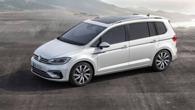 O monovolume agora é feito sobre a plataforma MQB, que possibilita a redução do peso do modelo em 62 kg | <a href="https://preprod.quatrorodas.abril.com.br/noticias/saloes/genebra-2015/volkswagen-revela-nova-geracao-touran-840323.shtml" target="_blank" rel="migration">Leia mais</a> O monovolume agora é feito sobre a plataforma MQB, que possibilita a redução do peso do modelo em 62 kg | <a href="https://preprod.quatrorodas.abril.com.br/noticias/saloes/genebra-2015/volkswagen-revela-nova-geracao-touran-840323.shtml" target="_blank" rel="migration">Leia mais</a>