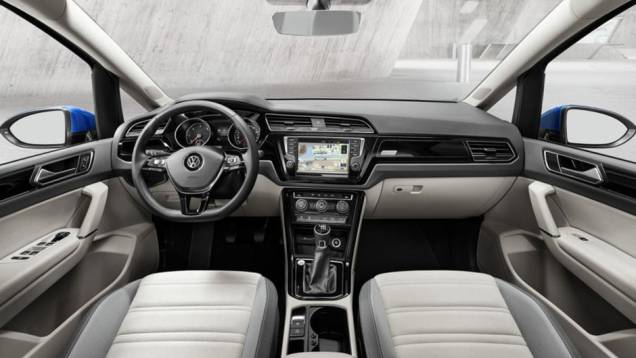 Seis opções de motorização estão disponíveis para o modelo, três a gasolina e três a diesel | <a href="https://preprod.quatrorodas.abril.com.br/noticias/saloes/genebra-2015/volkswagen-revela-nova-geracao-touran-840323.shtml" target="_blank" rel="migration">Leia mais</a> Seis opções de motorização estão disponíveis para o modelo, três a gasolina e três a diesel | <a href="https://preprod.quatrorodas.abril.com.br/noticias/saloes/genebra-2015/volkswagen-revela-nova-geracao-touran-840323.shtml" target="_blank" rel="migration">Leia mais</a>