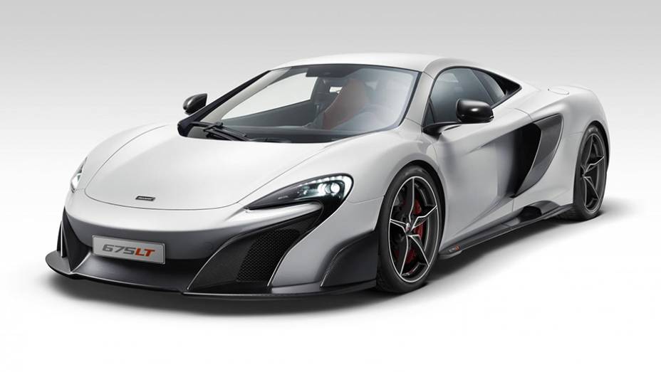 Mais leve e mais potente do que o 650S, o McLaren 675LT usa e abusa da fibra de carbono | <a href="https://preprod.quatrorodas.abril.com.br/noticias/saloes/genebra-2015/mclaren-apresenta-675lt-840821.shtml" rel="migration">Leia mais</a>